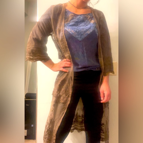 Gimmicks Top - Picture 3 of 7